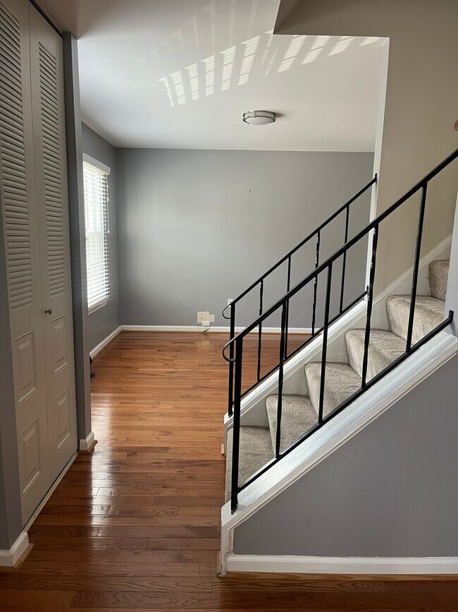 Building Photo - 4 Hickory Ridge Ct