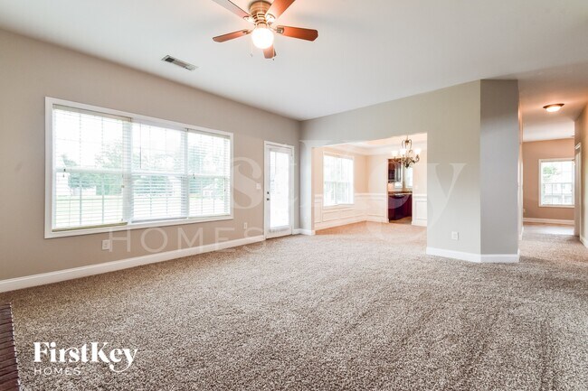 Foto del edificio - 6303 Spring Cove Dr