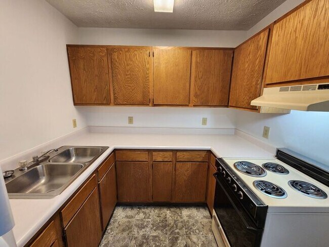 Building Photo - Duplex Located On The North Side