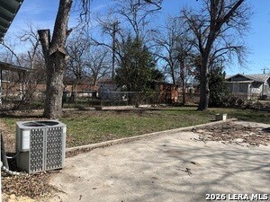 Foto del edificio - 2650 E Houston St