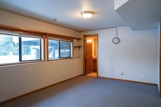 Building Photo - 1093 E Loch Haven Dr