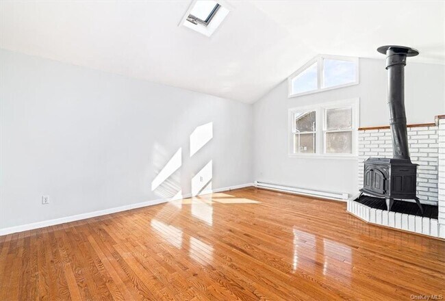 Building Photo - 21 Paddock Ln
