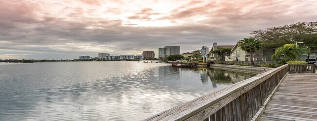 Building Photo - 3075 N Rocky Point Dr E