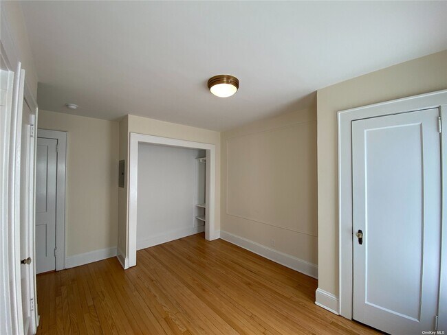 Foto del edificio - 270 8th Ave