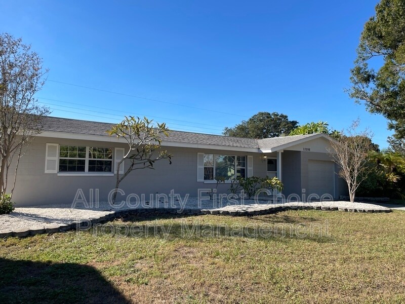 Foto principal - 12098 83rd Ave N