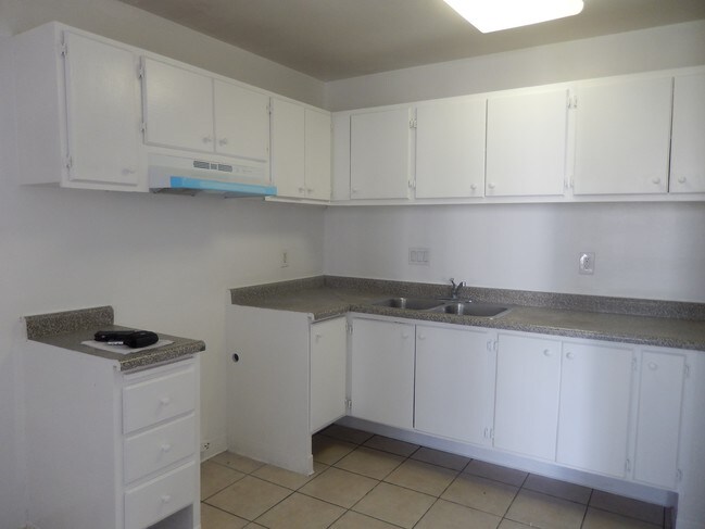 Building Photo - 2111 Cimarron St