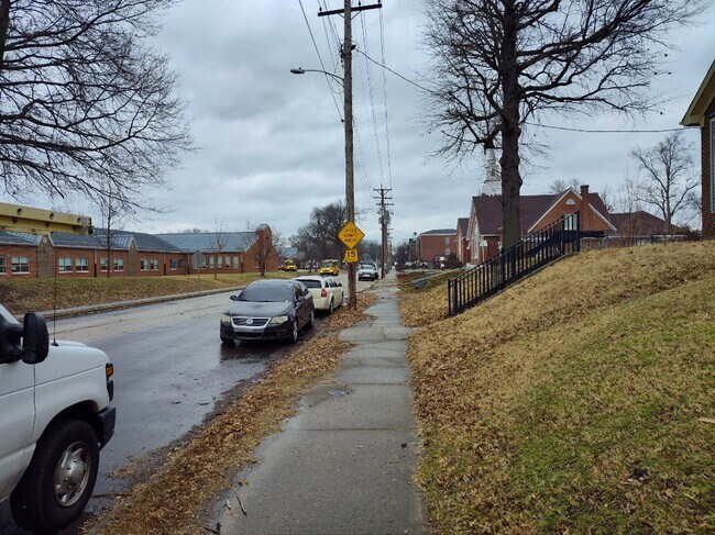 Foto del edificio - 1369 Catalpa St