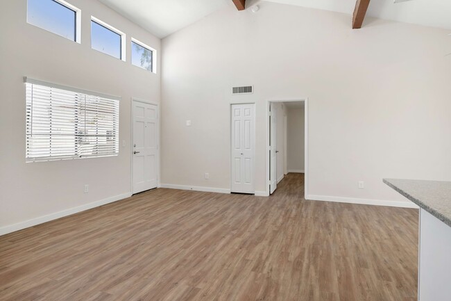 2BR, 2BA - 1,239SF - Living Room - Cortland North Tucson