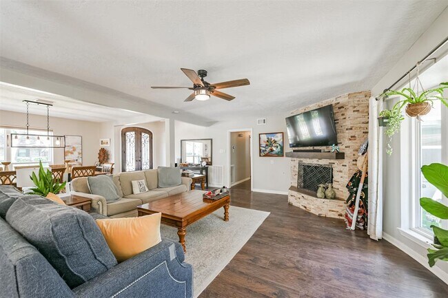 Foto del edificio - 6139 Queensloch Dr