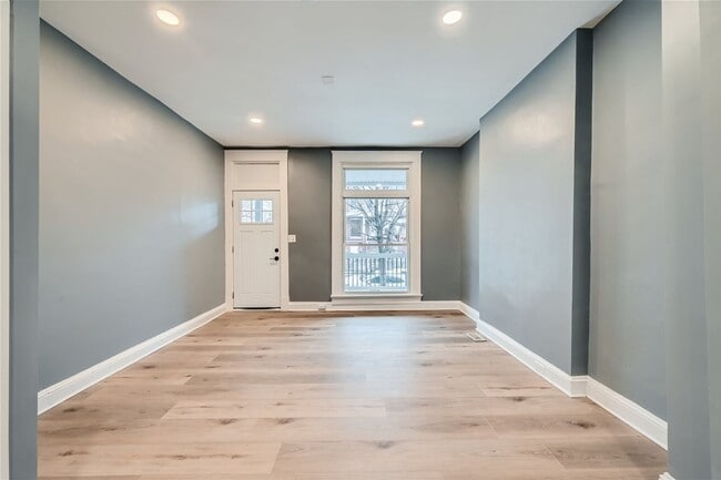 Building Photo - 3 beds 1.5 Baths | $1650 | 1642 Ashburton ...