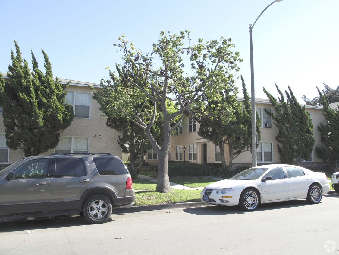 Foto del edificio - 4510-4518 N Banner Dr