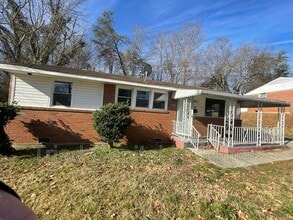Building Photo - 2736 Teresa Ave