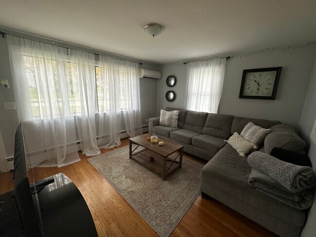 Foto del edificio - 65 Sherry Ave