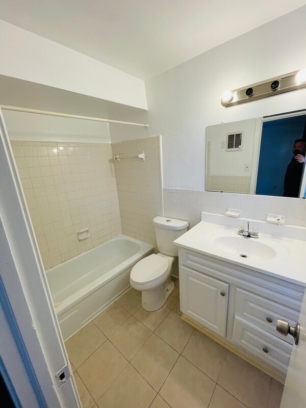 Foto del edificio - 1004 Little Bay Ave