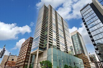 Building Photo - 611 S Wells St