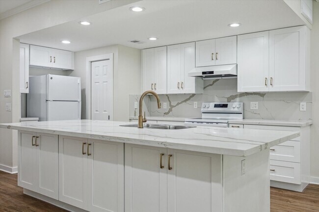 Foto del edificio - 6727 Belmont St