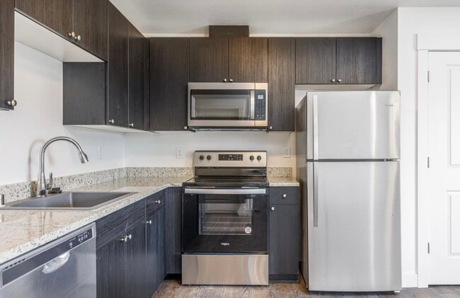 Building Photo - 485 S 38th Ave