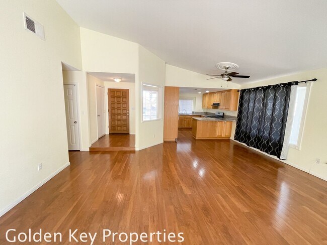 Foto del edificio - 2BR/2BA Single Level home in Vista Sandalwood Community! 2 Car Garage! Pool! Spa! Tennis/Basketba...