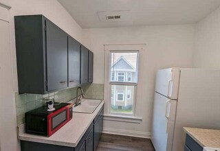 Building Photo - 202 E Barker Ave