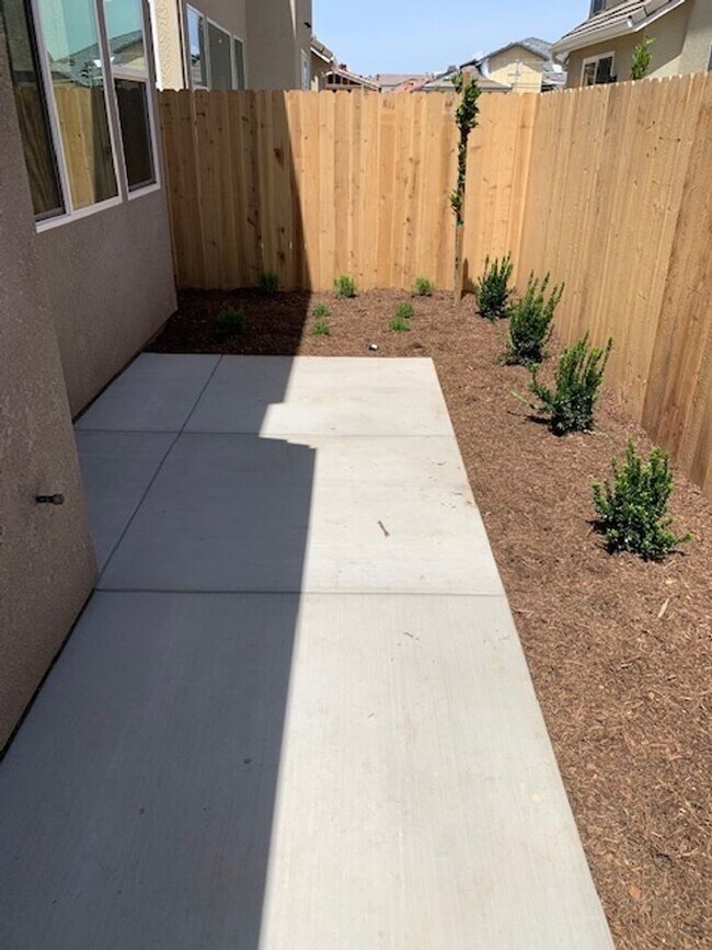 Foto del edificio - 3 Bed, 2.5 Bath Home in Prime Clovis Herit...