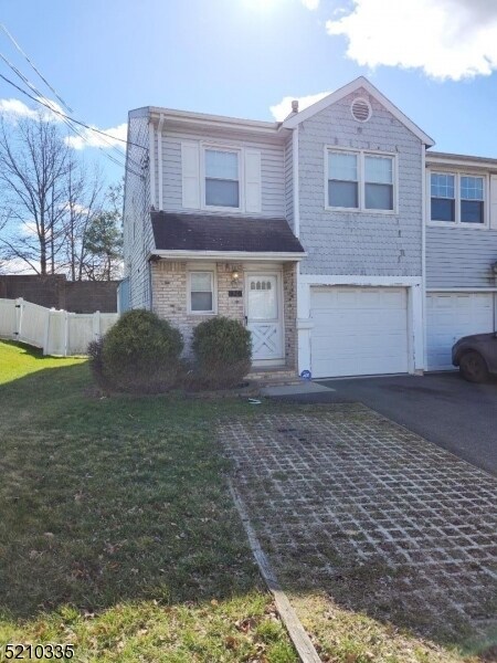 Foto principal - 1561 Burnet Ave