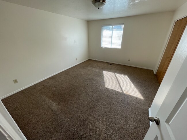 Building Photo - 8600 S 1240 E