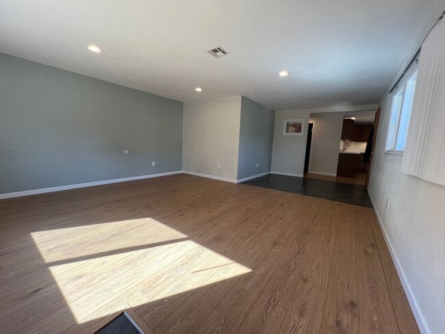 Building Photo - Centrally located one bedroom, one bath house | Available April