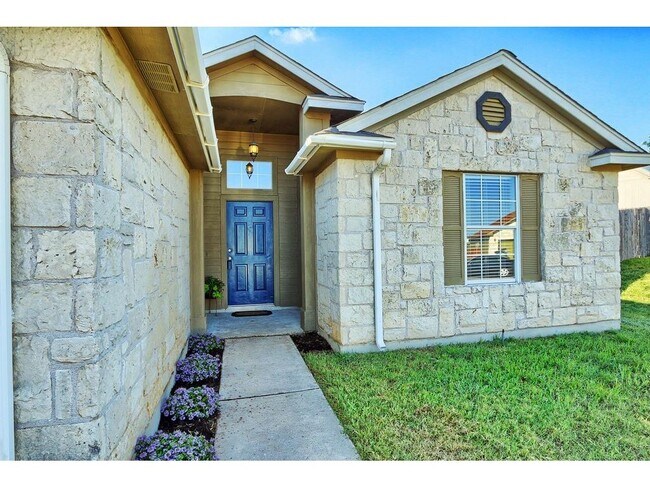 front - 1106 Tamarac Trail