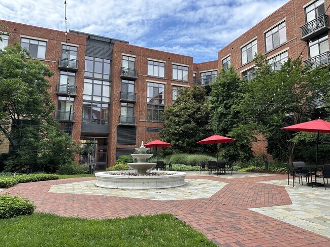 Building Photo - Spacious Loft-Style Condo with Two-Level L...