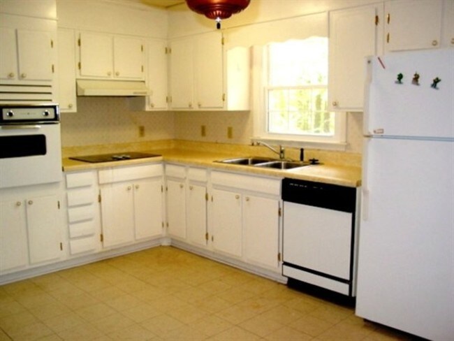 Building Photo - 1616 Athens Dr