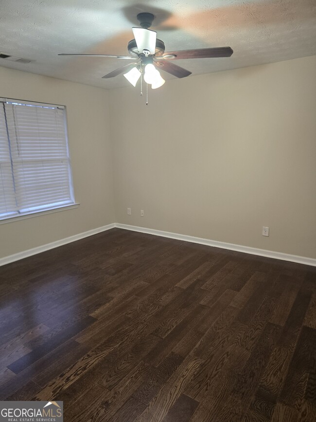 Building Photo - 2727 Manor Cove