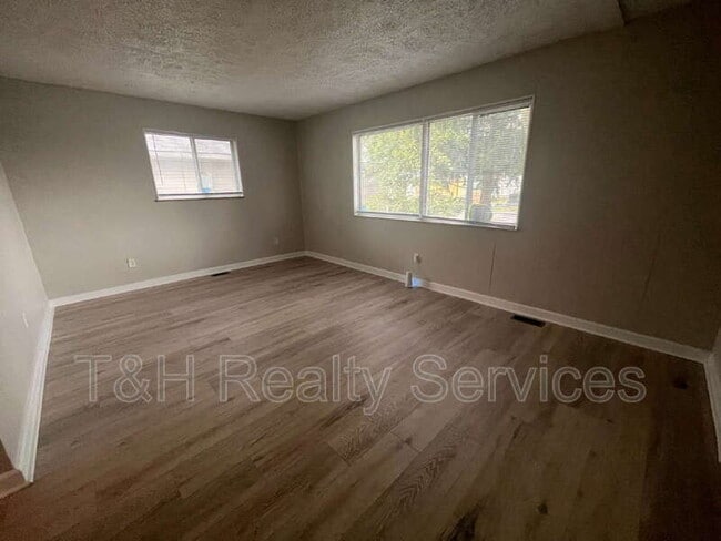 Building Photo - 739 Temperance Ave