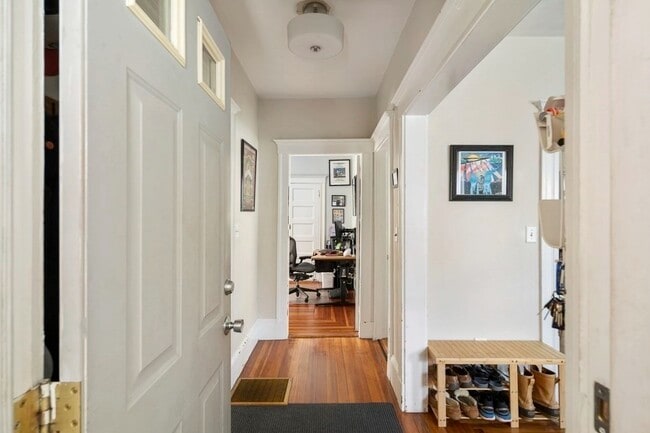 Foto del edificio - 44 Greenleaf Ave