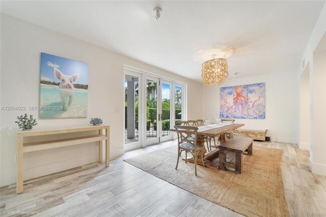 Foto del edificio - 2449 S Bayshore Dr