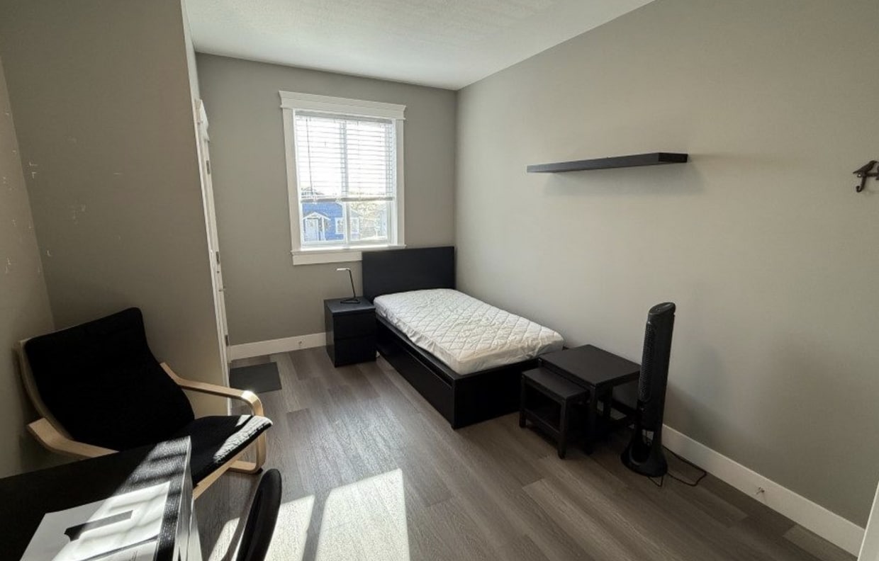 Building Photo - 598 Hillcrest Ave