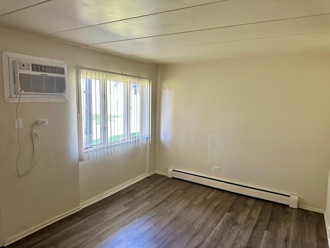 Building Photo - 250 N Entrance Ave