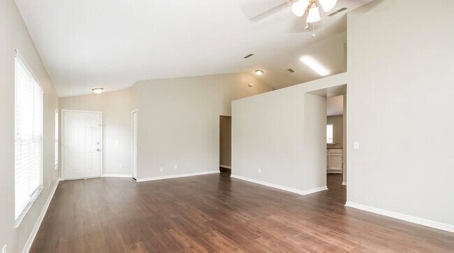 Building Photo - 1533 Oakwood Ct
