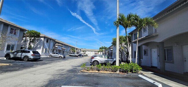 Foto del edificio - 5675 NW 109th Ave