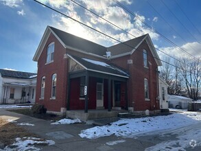 Building Photo - 824 S 11th St