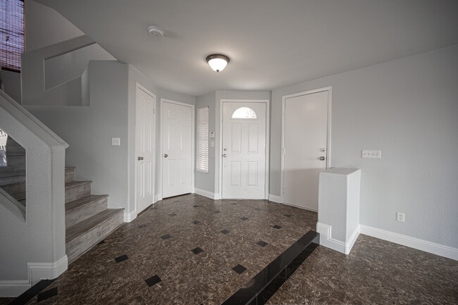 Building Photo - 5822 Tarpon Glade Ct