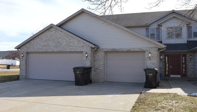 Building Photo - 397 Country Clover Dr