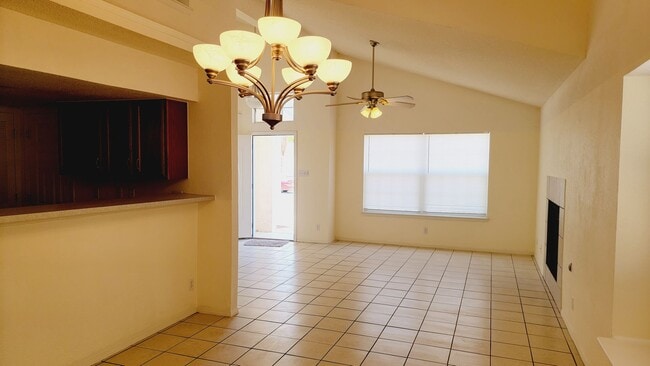 Building Photo - Lovely 3 bedroom 2 bath located in West El...