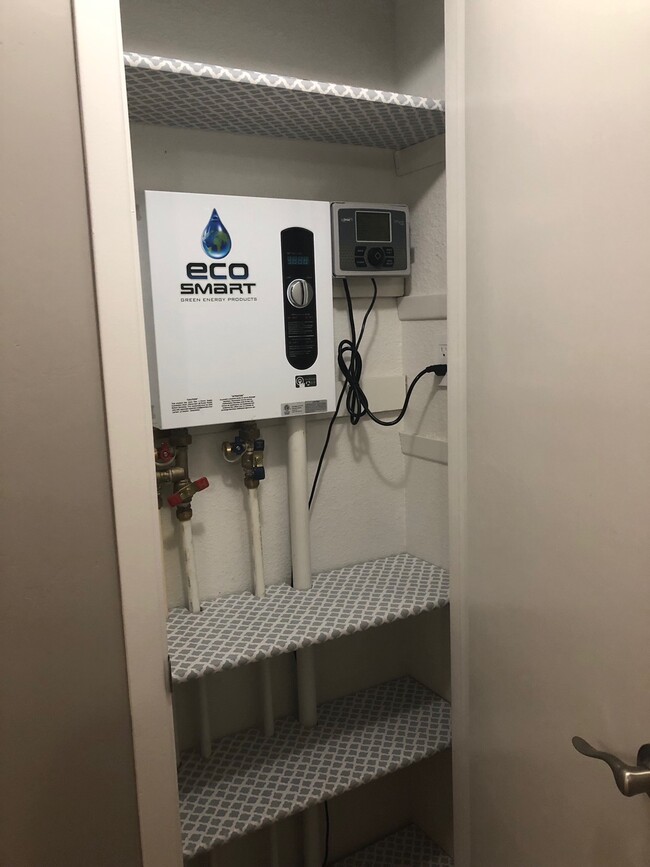 Very efficient Tank-less water heater + b-hyve smart sprinkler system - 220 Howe Ct