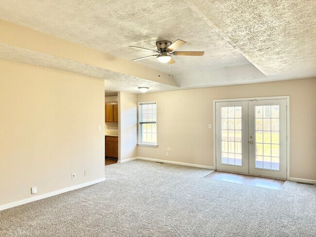 Foto del edificio - Available Now Close to Post