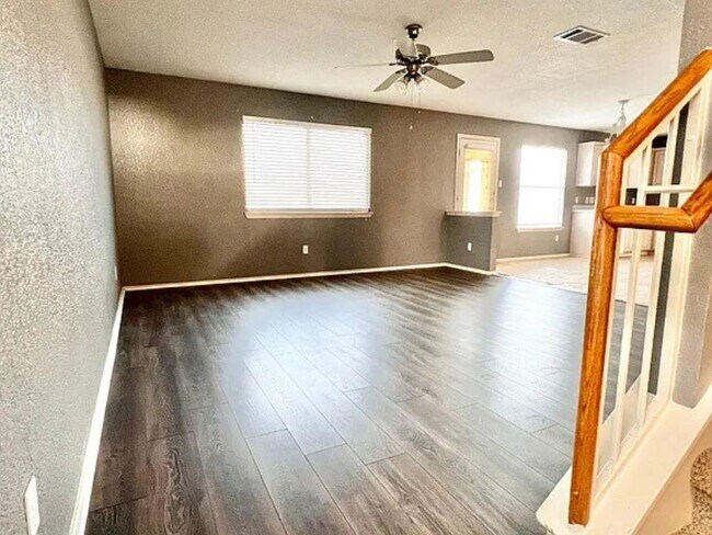 Foto del edificio - 3518 Rock Shelf Ln
