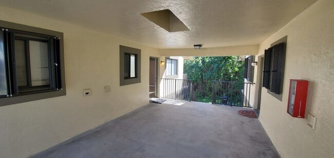 Building Photo - 522 Trace Cir