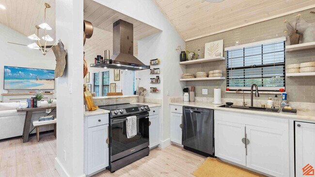 Building Photo - 33 Santana Dr