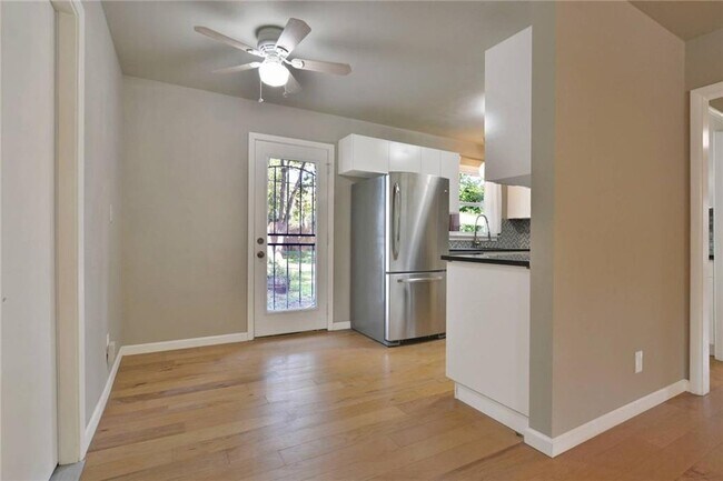 Building Photo - 1408 Broadmoor Dr