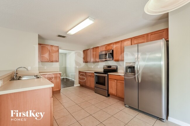 Building Photo - 642 Skyridge Rd