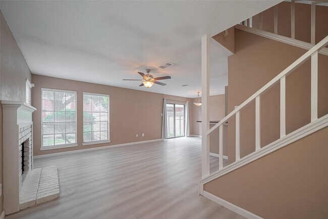 Foto del edificio - 2211 S Kirkwood Rd